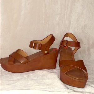 9 1/2 Tommy Hilfiger sandals